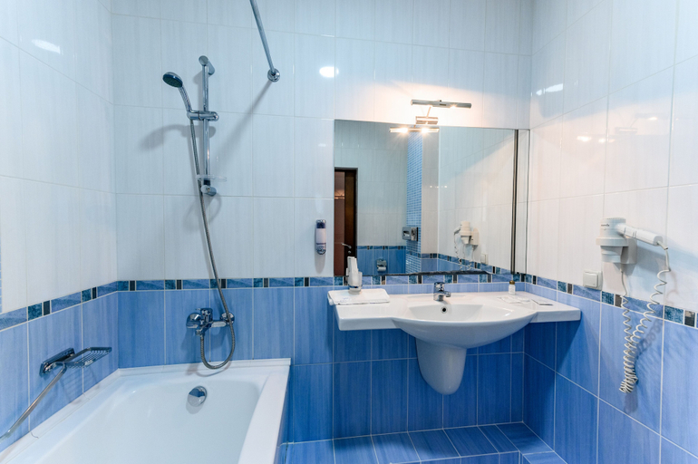 Bathroom 3, Briz Hotel, Orenburg
