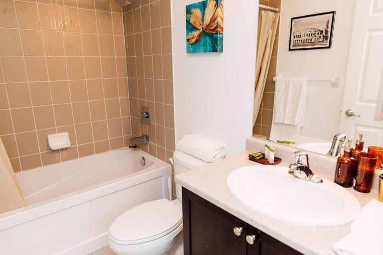 Bathroom 5, Sarkar Suites - Downtown Apartments, Toronto