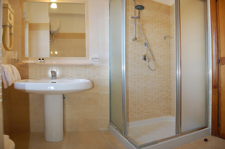 Bathroom 4, Hotel Ristorante Donato, Napoli