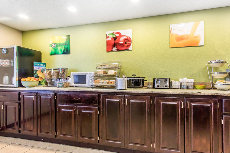 Food & Drinks 4, Quality Inn & Suites, Rutherford