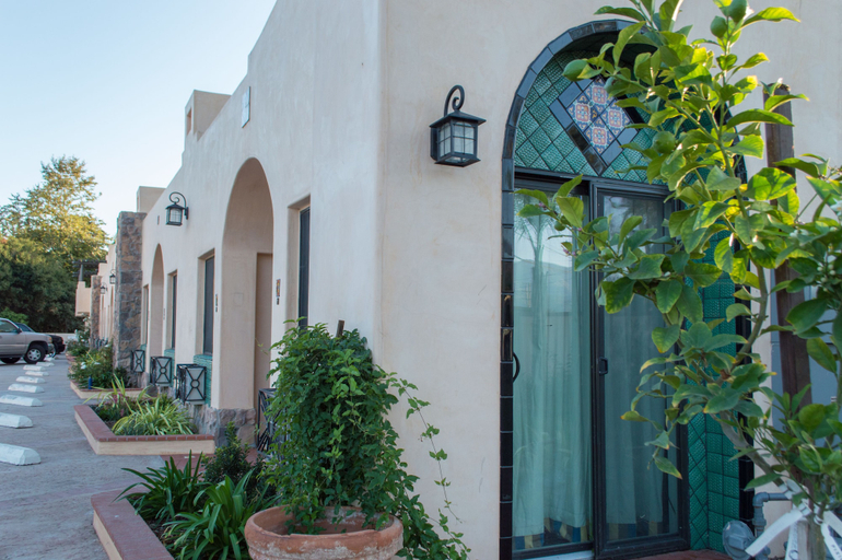 Exterior & Views