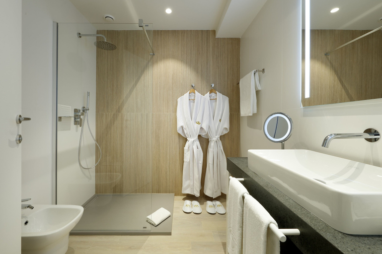 Bathroom 5, Grand Palladium Sicilia Resort & Spa, Palermo