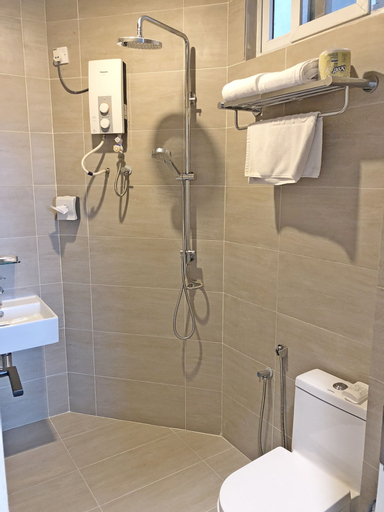 Bathroom 4, Seaview Apartment, Langkawi
