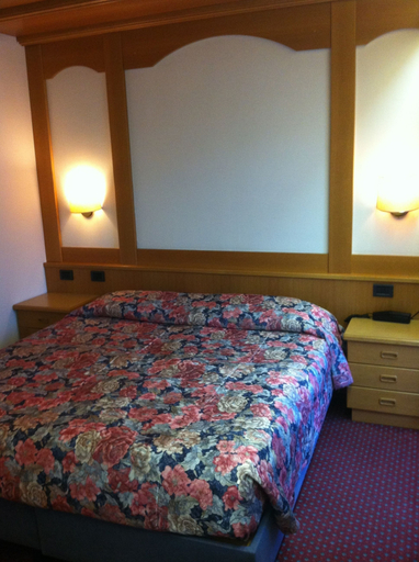 Bedroom 3, Hotel Meida, Trento