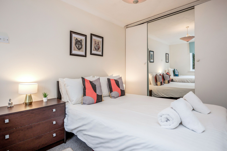 Bedroom 2, Karah Suites - The Galleria 2, Hertfordshire