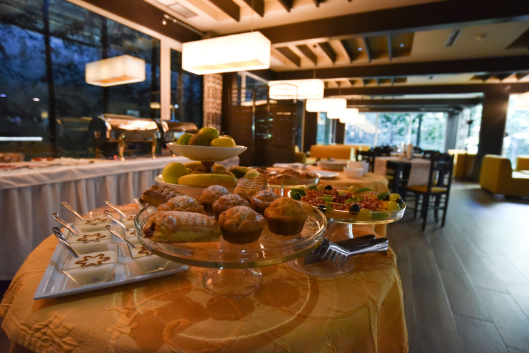 Food & Drinks 5, Hotel Sokrat, Tirana