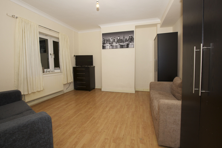 Others 5, Colebert Avenue Apartment, London