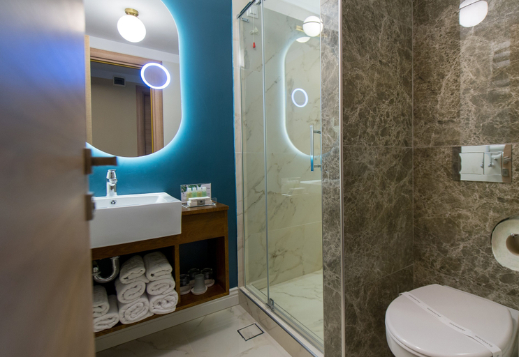 Bathroom 4, Hotel Oxford, Constanta