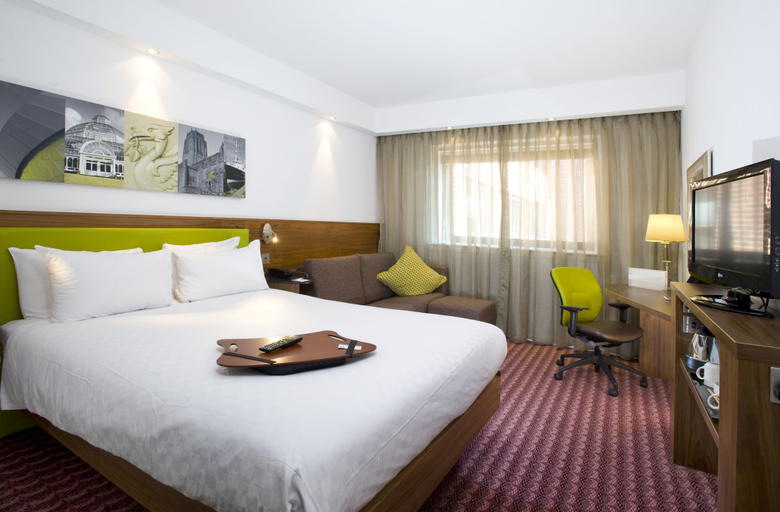 Bedroom 3, Hampton by Hilton Liverpool City Center, Sefton