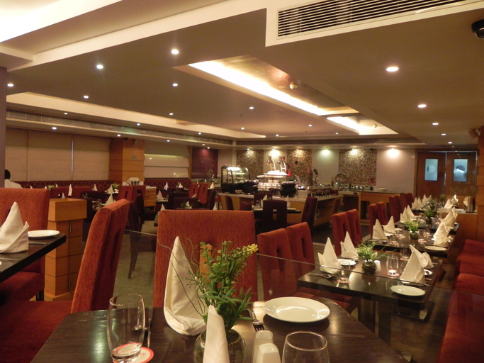 Food & Drinks 5, Ramada by Wyndham Ahmedabad, Ahmadabad