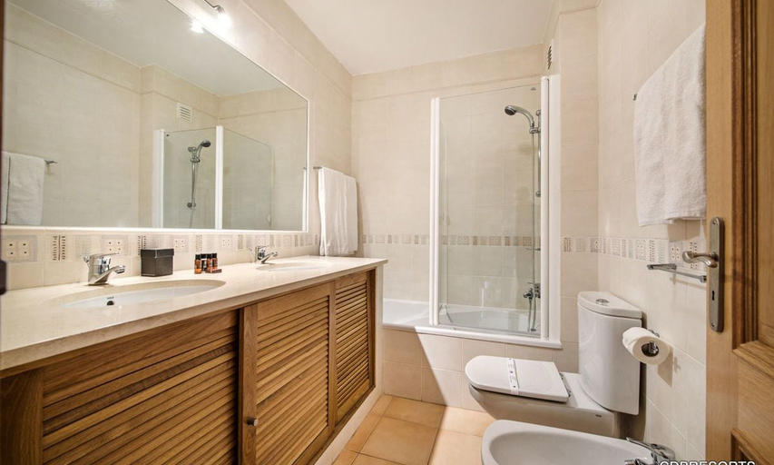 Bathroom 4, Estrela da Luz, Lagos
