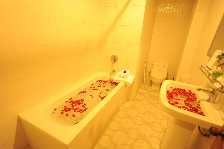Bathroom 4, Pacific Hotel, Mandalay