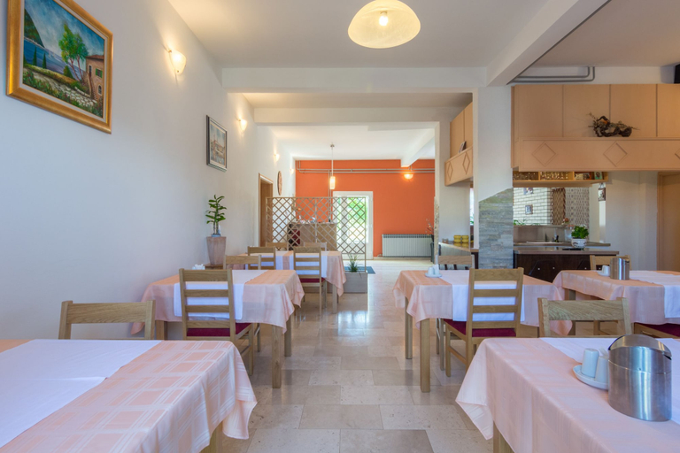 Food & Drinks 5, Bed & Breakfast Maki, Biograd na Moru