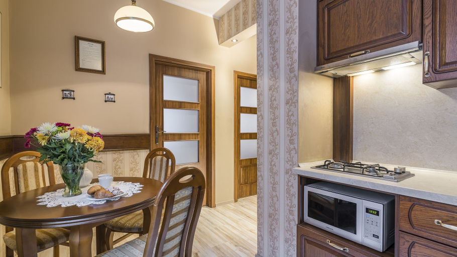 In-room dining, Maya's Flats & Resorts - Szlachecki, Gdańsk City