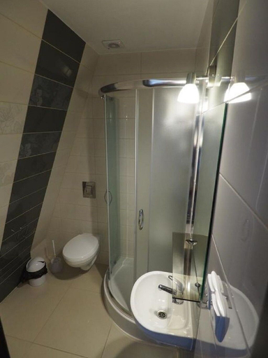 Bathroom 3, DW Poronianka, Tatra
