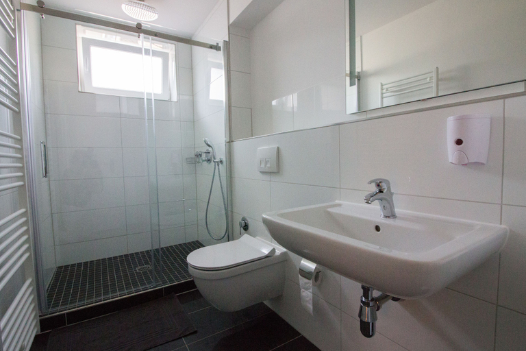 Bathroom 4, City Apartments Herne, Herne