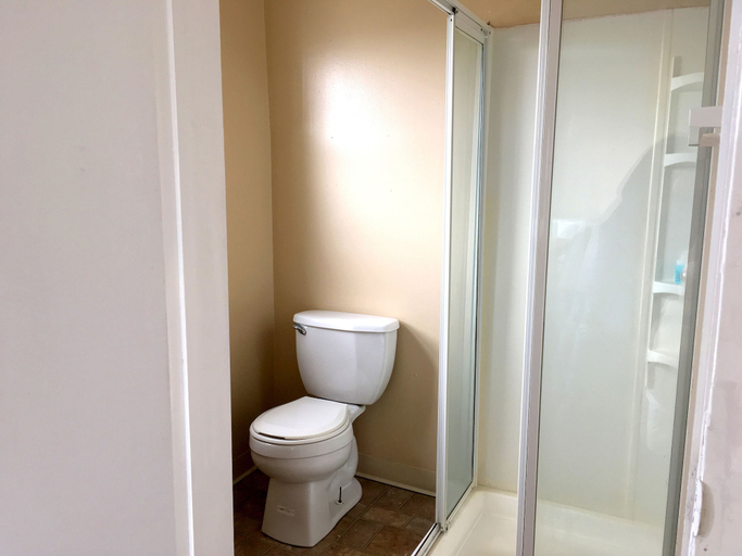Bathroom 4, Belmar Inn, Monmouth