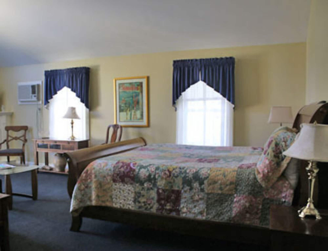 Bedroom 3, Kearsarge Inn, Carroll
