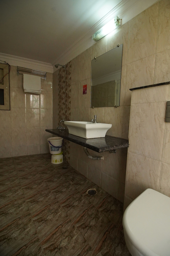 Bathroom 2, Fabhotel Ct Palace, Bhopal