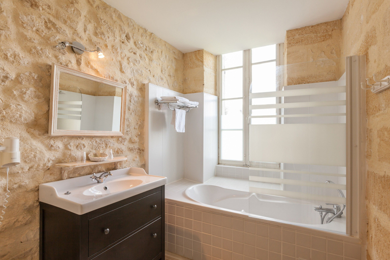Bathroom 4, Logis Château Fleur de Roques, Gironde