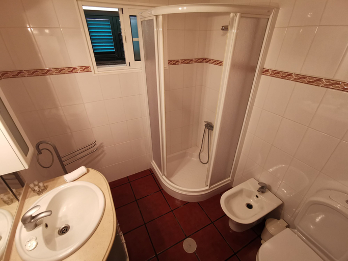 Bathroom 3, Villa Caniçal, Santa Cruz