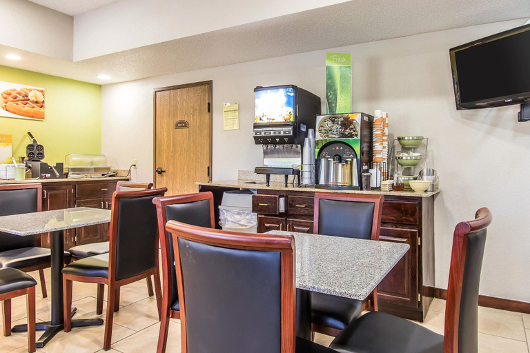 Food & Drinks 5, Quality Inn & Suites, Rutherford
