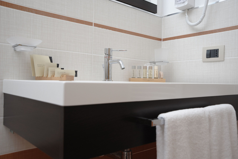 Bathroom 5, Pietre Nere Resort, Ragusa