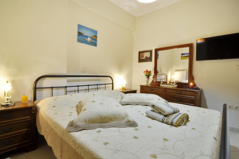 Bedroom 2, The Nereids, Attica