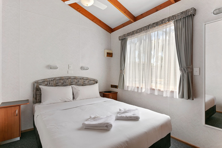 Bedroom 3, BIG4 Moama Holiday Park, Murray