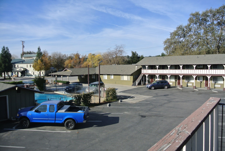 Exterior & Views 2, Vino Inn & Suites, San Luis Obispo