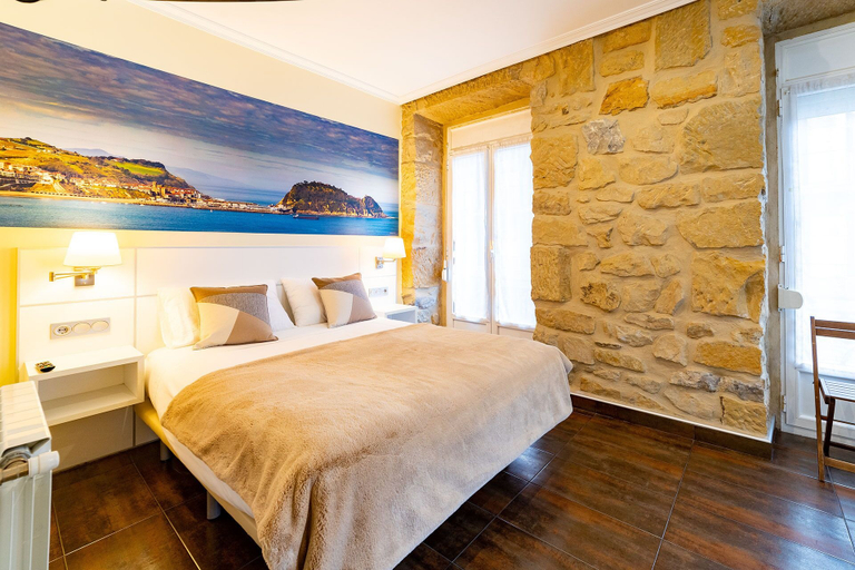 Bedroom 3, Pension Aida, Guipúzcoa