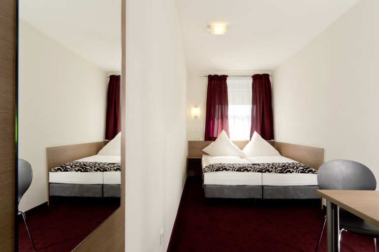 Bedroom 4, Dream Inn Hotel Regensburg, Regensburg