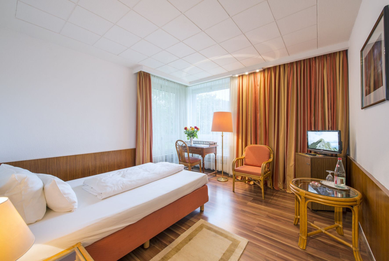 Bedroom 3, Parkhotel Atlantic Heidelberg, Heidelberg