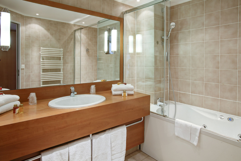 Bathroom 5, Opera Cadet Hotel, Paris