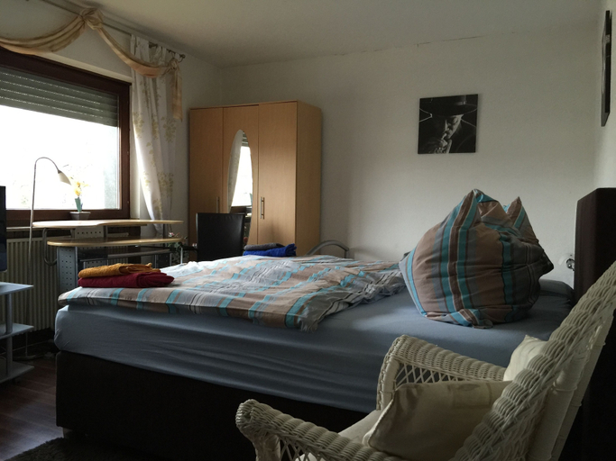 Bedroom 3, Gästehaus Peterhoff, Düren