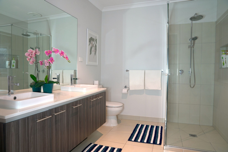 Bedroom 4, Waterfront Villa in Sanctuary Lakes, Melbourne