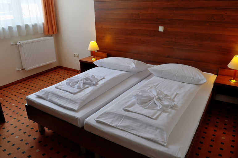 Bedroom 3, Hotel Europa City, Berlin