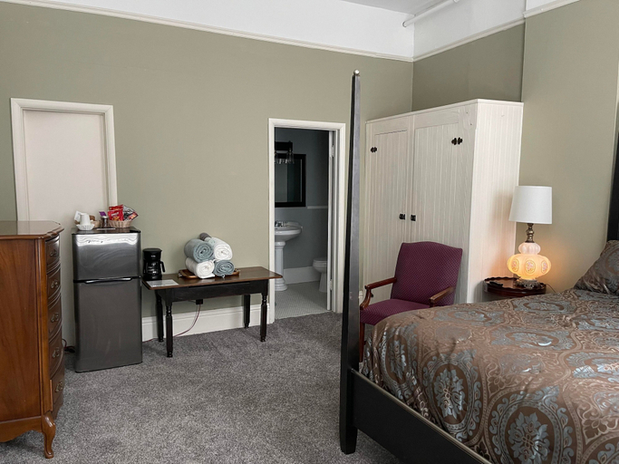 Bedroom 2, The Clinton Inn, Lenawee