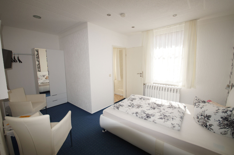 Bedroom 2, Hotel Am Kurpark, Harz