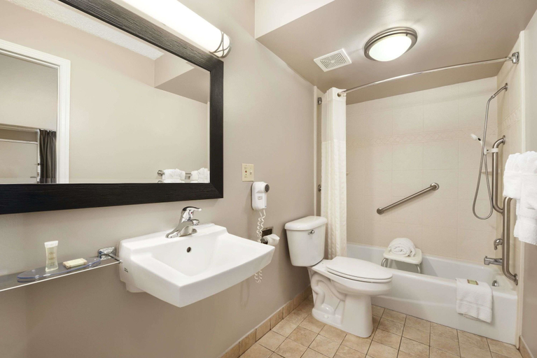 Bathroom 4, Super 8 by Wyndham Ormond Beach, Volusia