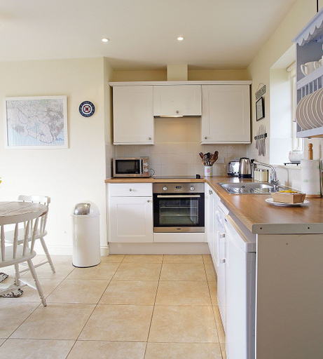 Others 4, Folly Cottage, East Sussex
