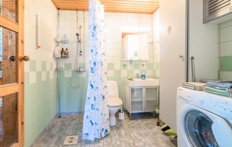 Bathroom, Pinjakoti, Päijänne Tavastia