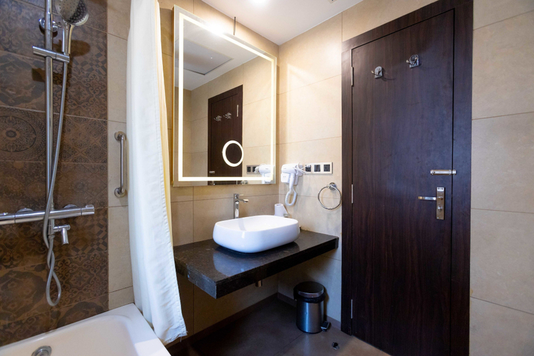 Bathroom 4, Hotel Godwin, Mumbai City