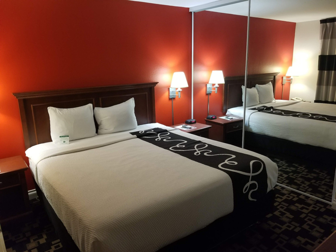 Bedroom 2, Ramada by Wyndham Oceanside, San Diego