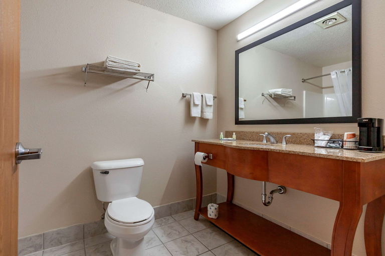 Bathroom 4, Quality Inn Redgranite, Waushara