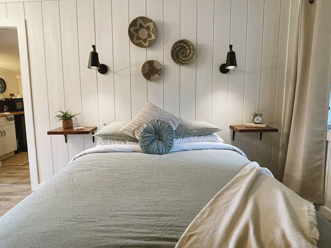Bedroom 4, Emerald Valley Inn, Clallam