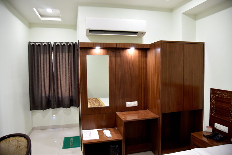 Bedroom 5, Hotel Simran Pride, Raipur