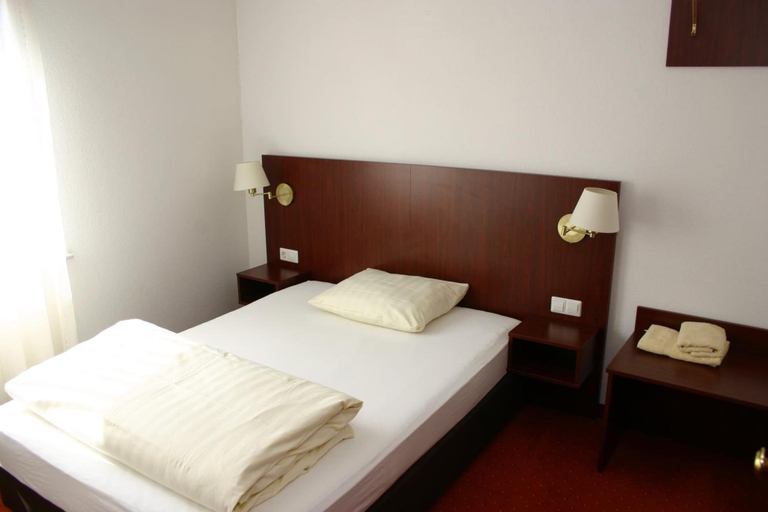 Bedroom 3, GasthausTraube, Reutlingen