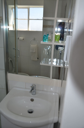 Bathroom 3, Stay Afrique Hotel, Bulawayo
