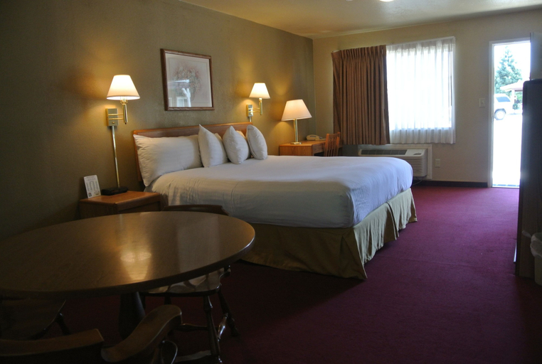 Bedroom 4, Vino Inn & Suites, San Luis Obispo